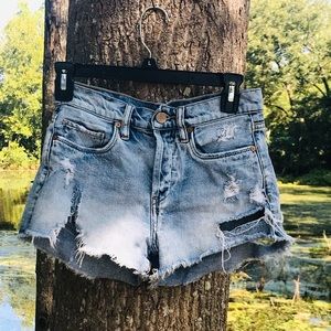 BLANKNYC- Distressed Highwaist Denim Shorts